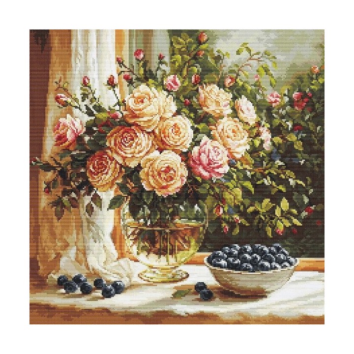Luca-S Embroidery kit Vase with Roses and Blueberries