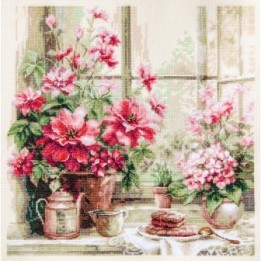 Embroidery kit Morning in Rosy Tones