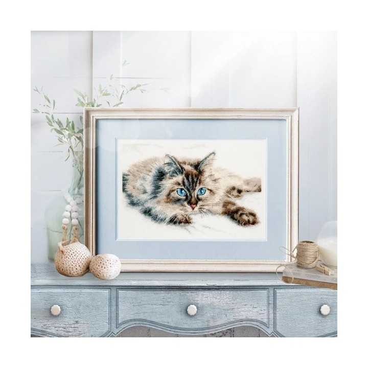 Embroidery kit Fluffy Happiness