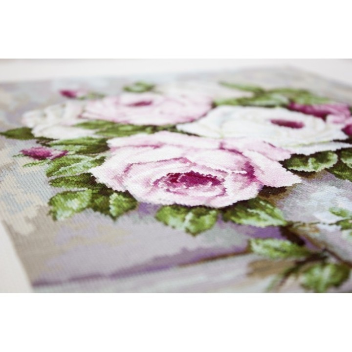 Luca-S Embroidery kit Mixed Roses 2