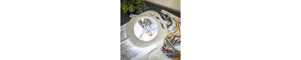 Lampen-lupe für präzise Stickarbeiten